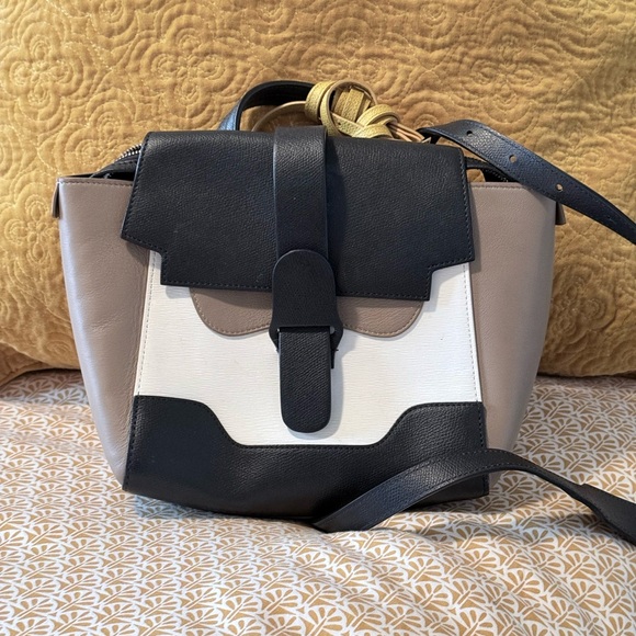 Stylish Black and White Women's Handbag - Picture 8 of 16